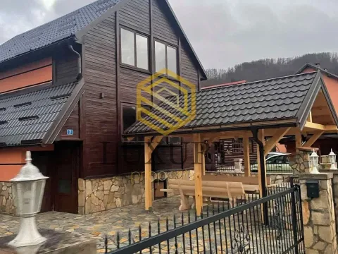 Izdavanje, kuća, 102m², Centar, Kolašin - image 7