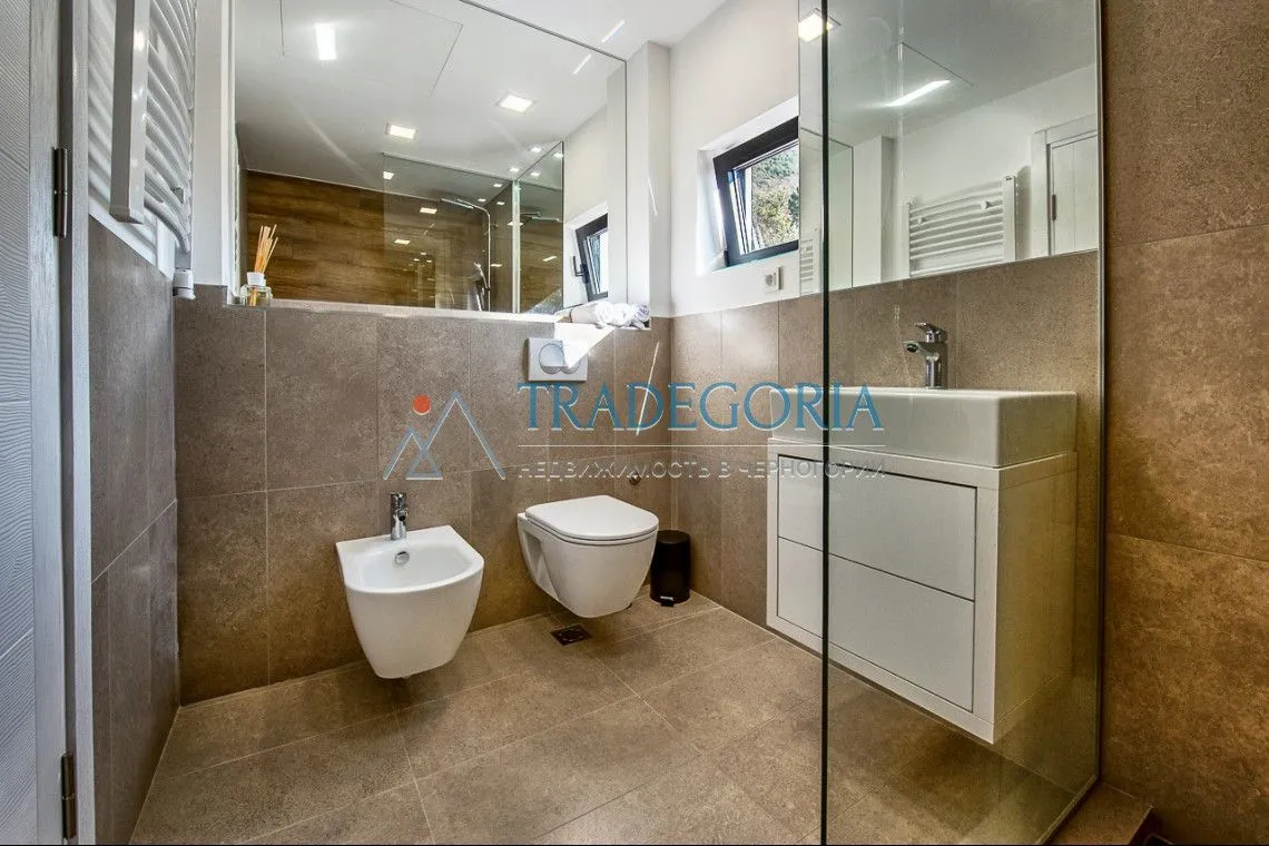 Prodaja, kuća, 180m², Tivat, Crna Gora