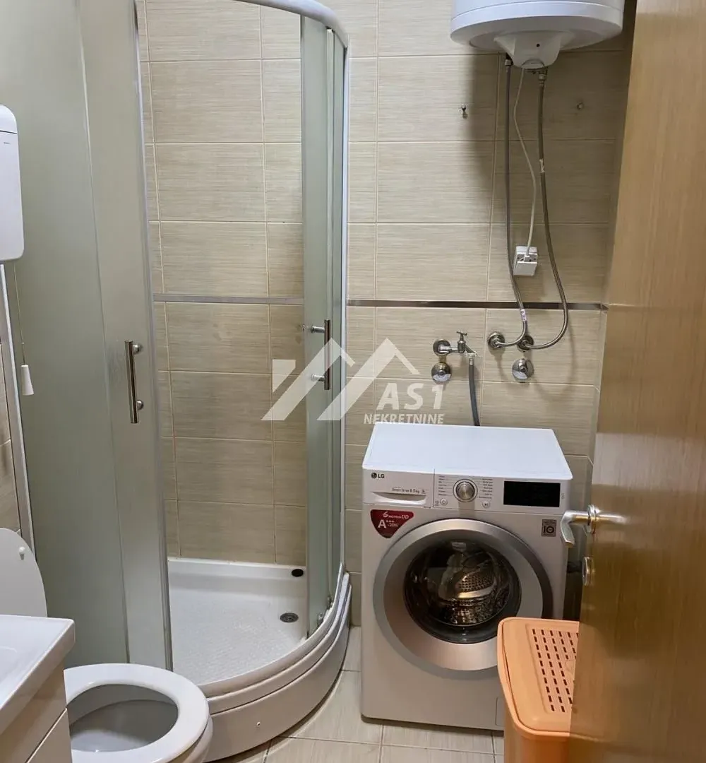 Izdavanje, jednosoban stan, 40m², Salajka, Novi Sad Sve Podlokacije