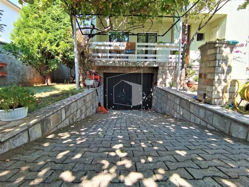 Rent, house, 250m², Stari Aerodrom, Podgorica