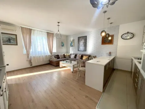 Rent, three bedroom apartment, 68m², Južni Bulevar, Vračar Sve Podlokacije - image 3