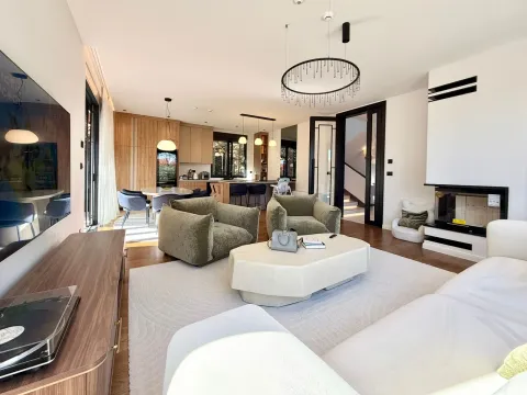 Prodaja, kuća, 250m², Gornja Gorica, Podgorica - image 5