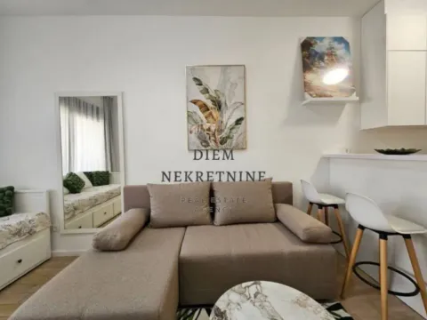 Izdavanje, garsonjera, 34m², Soho City, Bar - image 10