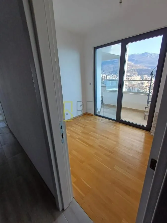 Sale, three bedroom apartment, 184m², Bečići, Budva