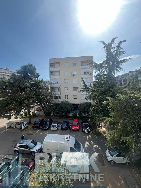 Izdavanje, četvorosoban stan, 100m², Preko Morače, Podgorica