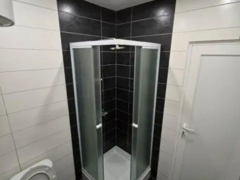 Izdavanje, poslovni prostor, 31m², Pobrežje, Podgorica - image 10