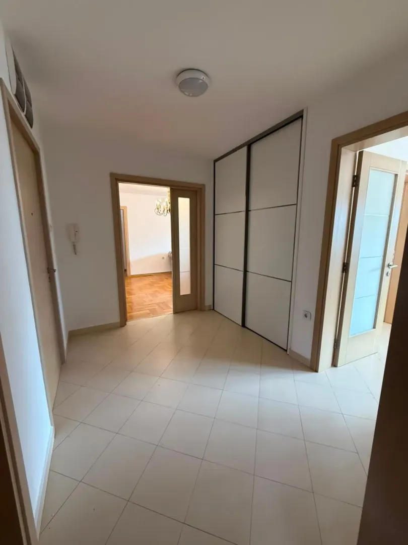 Rent, three bedroom apartment, 150m², Preko Morače, Podgorica