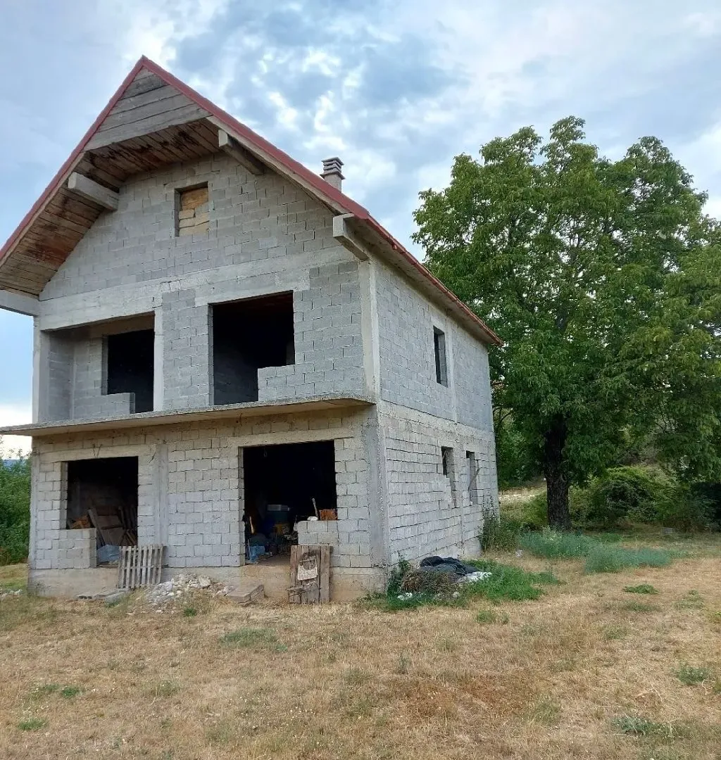 Prodaja, kuća, 200m², Cemenca, Nikšić