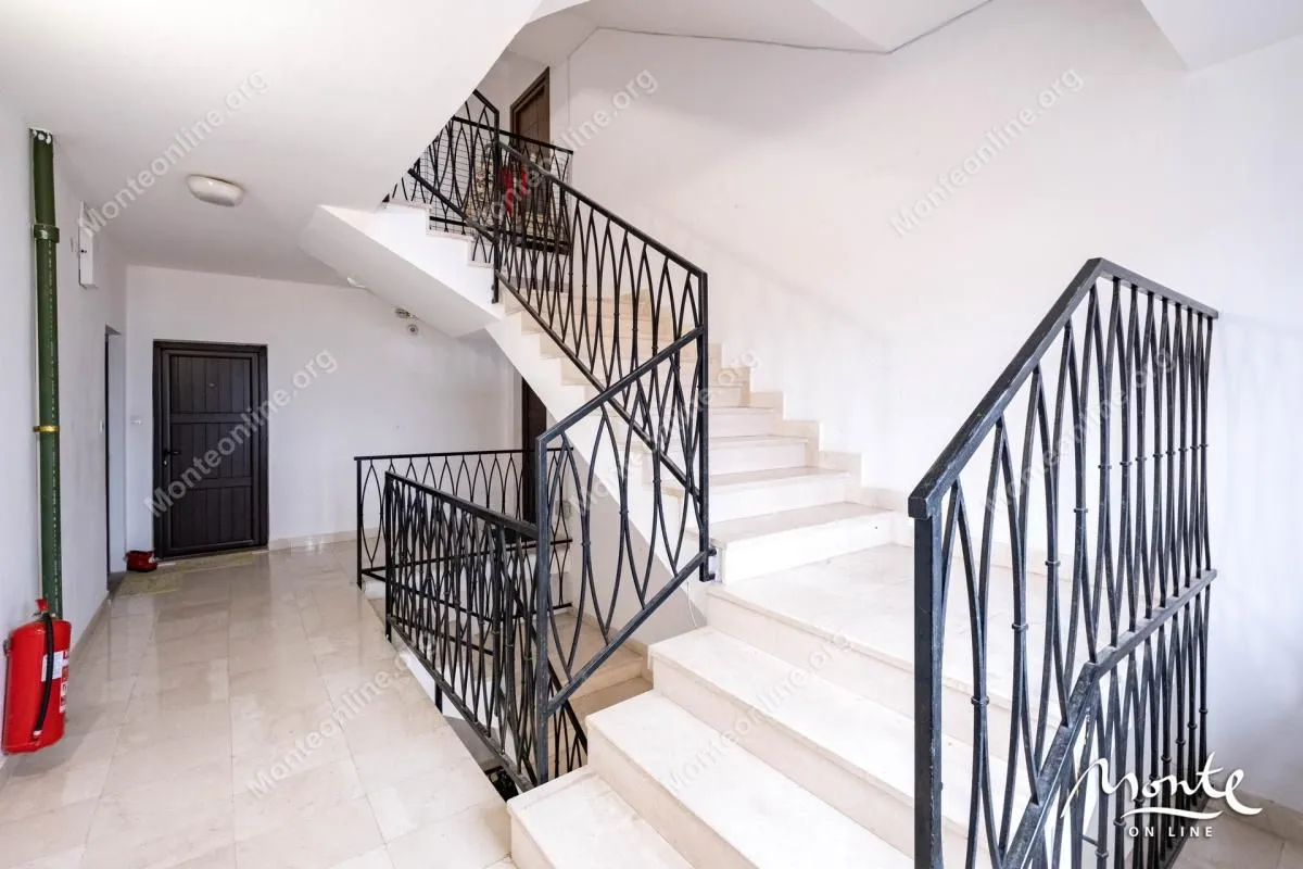 Prodaja, trosoban stan, 63m², Tivat, Crna Gora