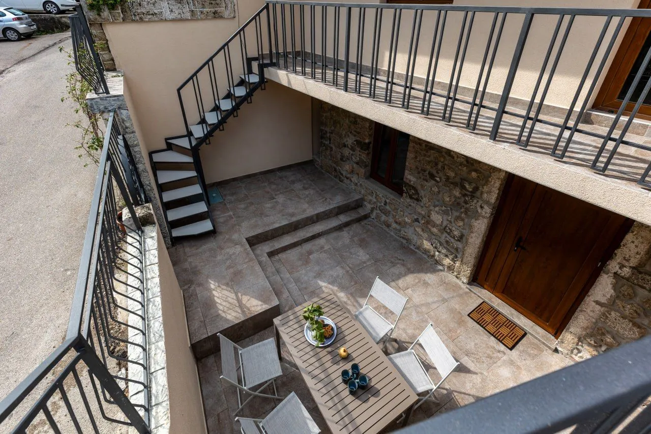 Prodaja, kuća, 170m², Škaljari, Kotor