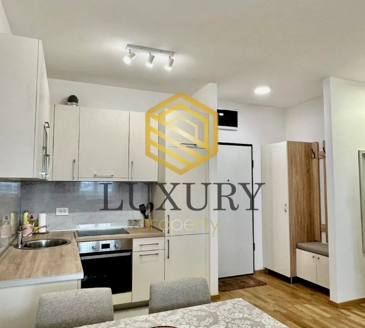 Izdavanje, jednosoban stan, 47m², Stari Aerodrom, Podgorica