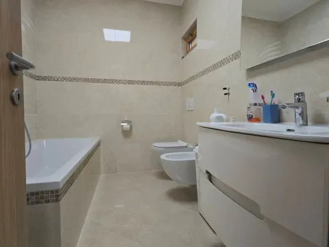 Sale, house, 200m², Rogami, Podgorica - image 15