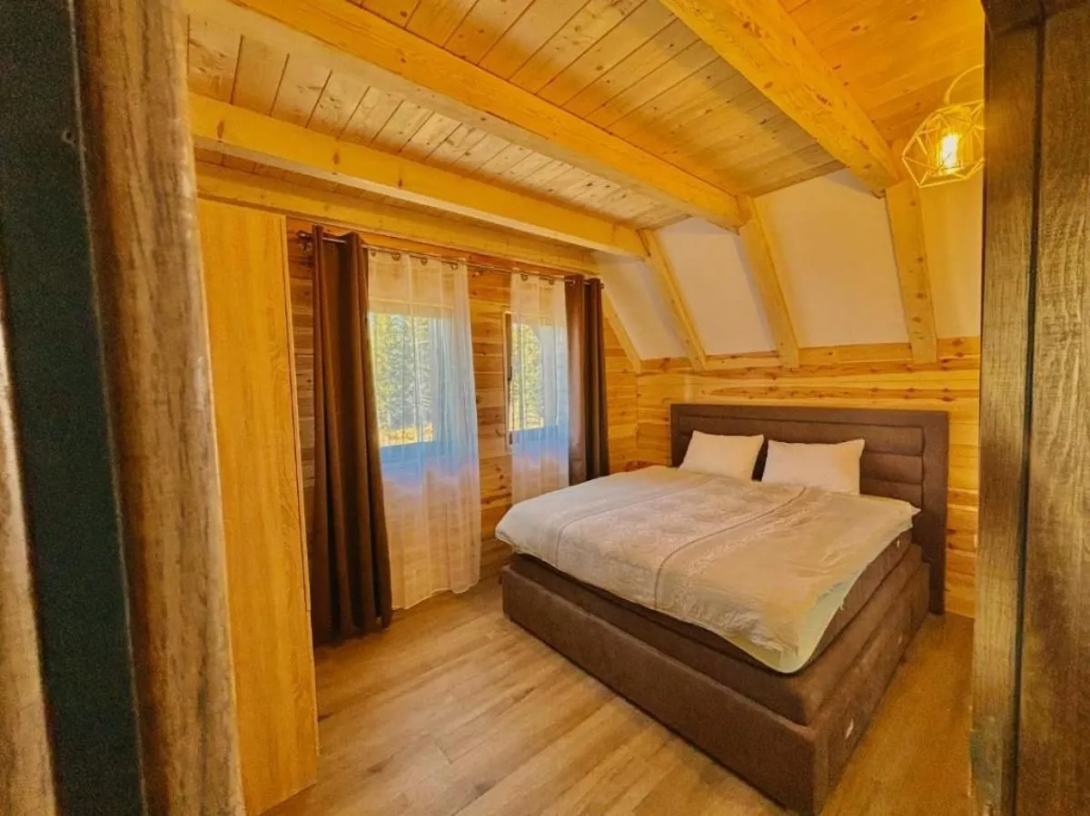 Prodaja, kuća, 274m², Žabljak, Crna Gora