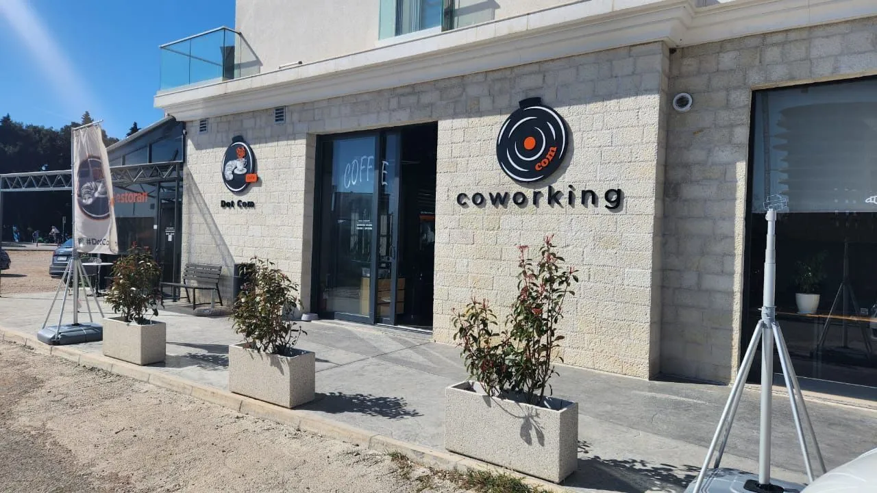 Sale, office space, 216m², Šušanj, Bar