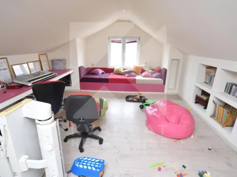 Izdavanje, kuća, 300m², Zagorič, Podgorica - image 12