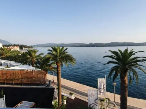 Rent, two bedroom apartment, 80m², Centar, Tivat