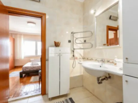 Izdavanje, jednosoban stan, 92m², Centar, Herceg Novi - image 9