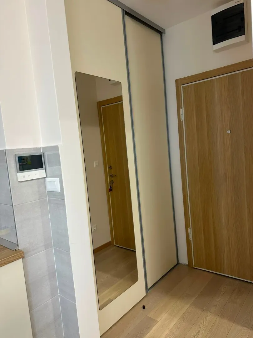 Izdavanje, garsonjera, 28m², Bečići, Budva