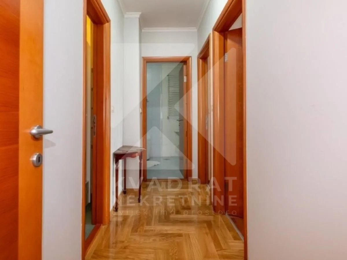 Prodaja, trosoban stan, 140m², Preko Morače, Podgorica