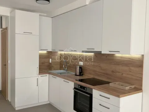 Izdavanje, stan, 70m², Tivat, Crna Gora - image 4