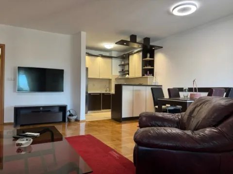 Izdavanje, stan, 87m², Stari Aerodrom, Podgorica - image 2