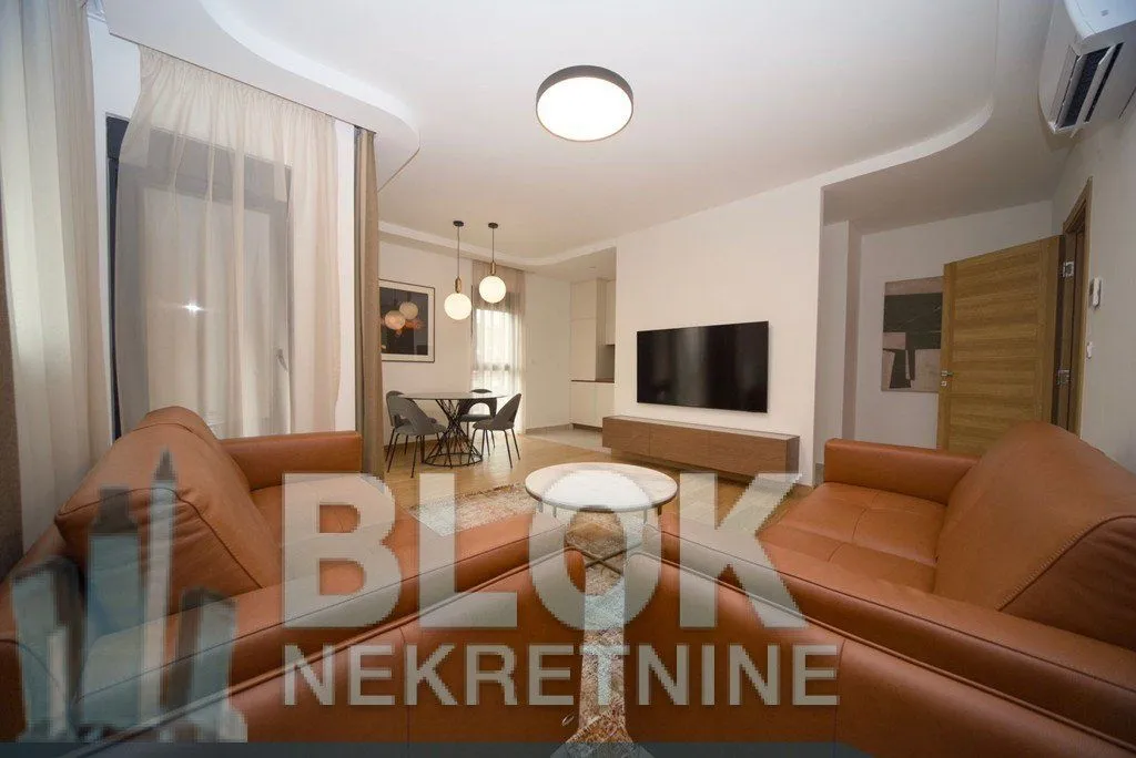 Izdavanje, dvosoban stan, 75m², Podgorica, Crna Gora