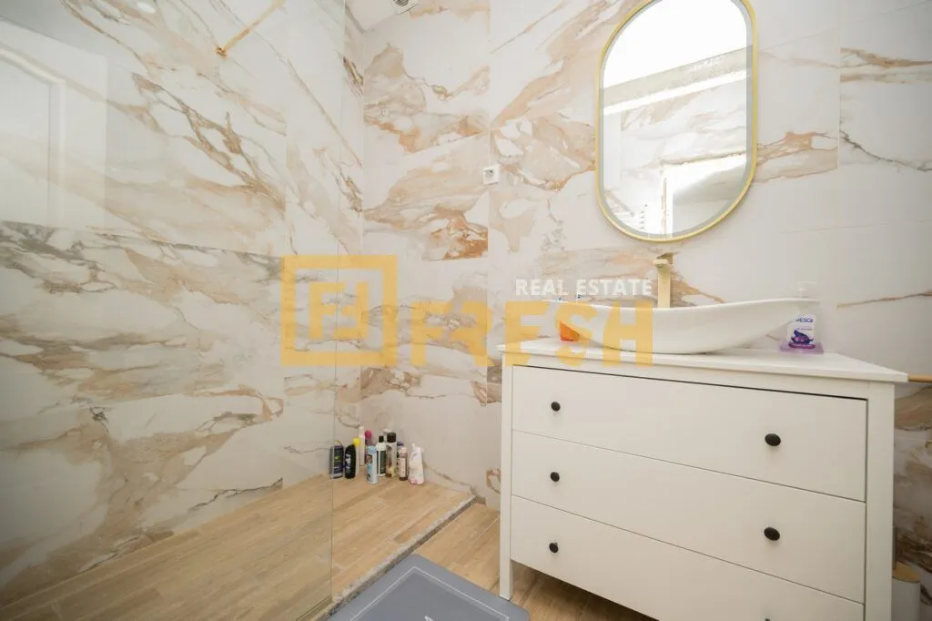 Sale, house, 350m², Vranići, Podgorica
