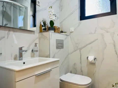 Rent, one bedroom apartment, 50m², Donja Lastva, Tivat - image 10