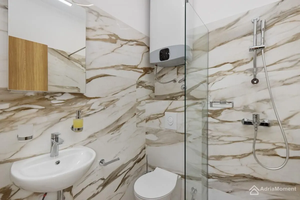 Prodaja, trosoban stan, 158m², Dobrota, Kotor