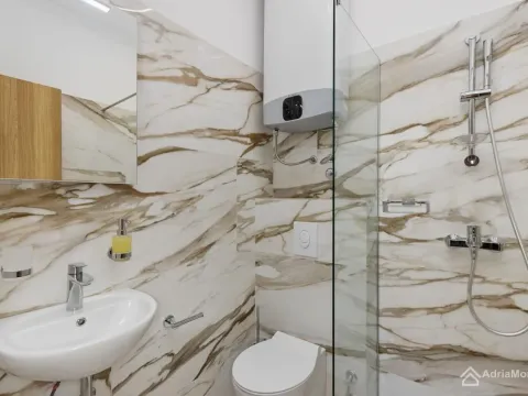 Sale, three bedroom apartment, 158m², Dobrota, Kotor - image 10