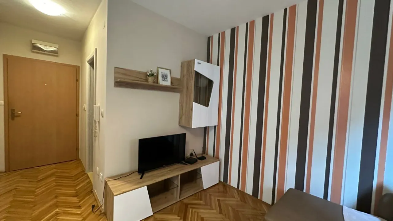 Rent, studio apartment, 29m², Podkošljun, Budva