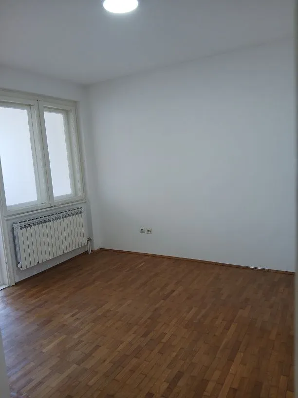 Izdavanje, četvorosoban stan, 77m², Palilula, Niš