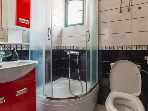 Izdavanje, kuća, 280m², Centar, Budva - image 10