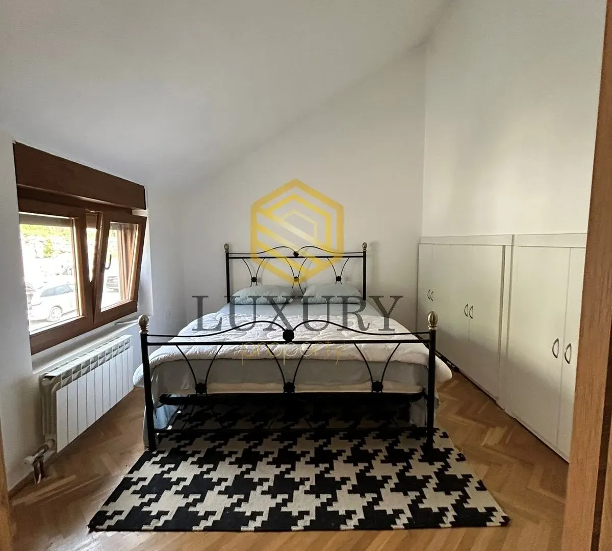 Rent, house, 280m², Gorica C, Podgorica