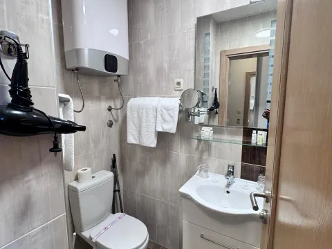 Prodaja, garsonjera, 40m², Bečići, Budva - image 11