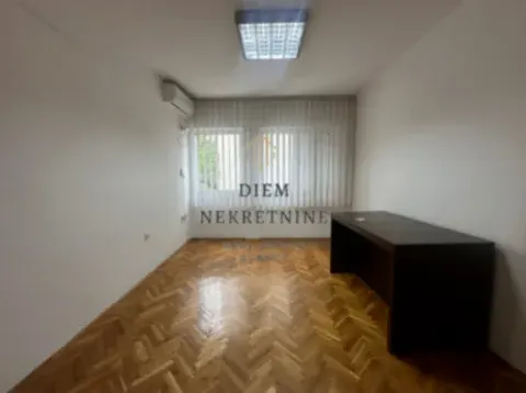 Izdavanje, jednosoban stan, 33m², Centar, Podgorica - image 10