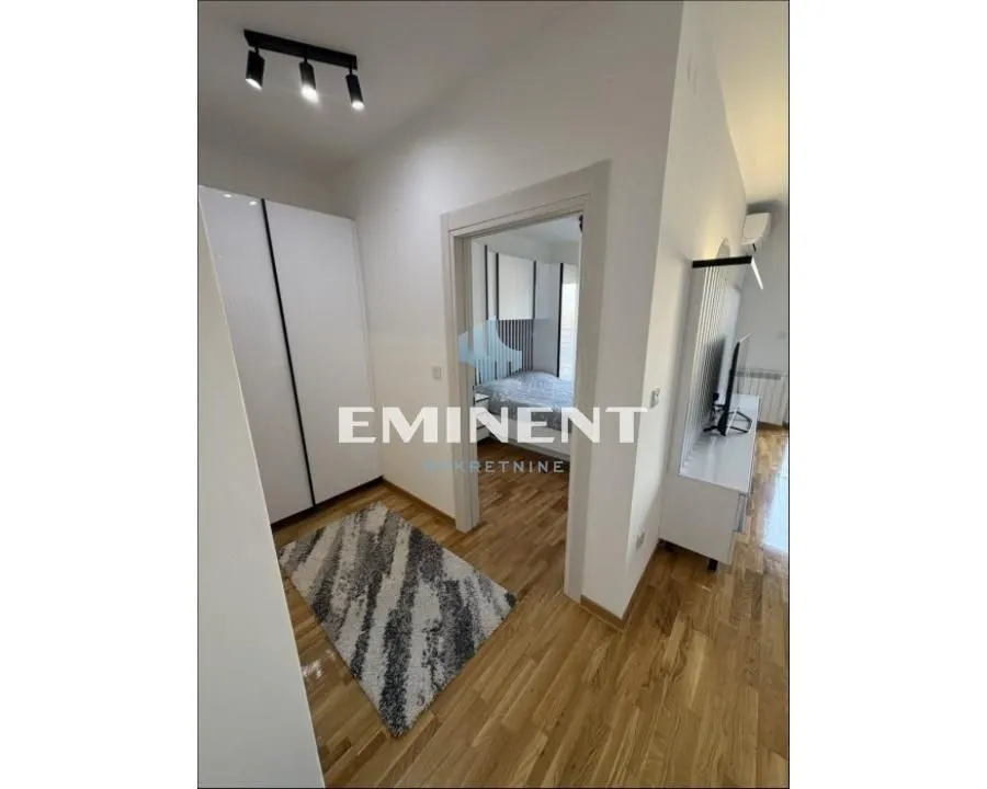 Izdavanje, dvosoban stan, 52m², Hala Pionir, Palilula Sve Podlokacije