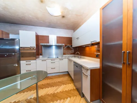 Prodaja, četvorosoban stan, 355m², Preko Morače, Podgorica - image 19