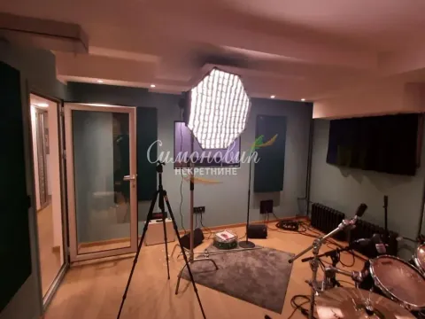 Izdavanje, poslovni prostor, 93m², Čukarica, Beograd