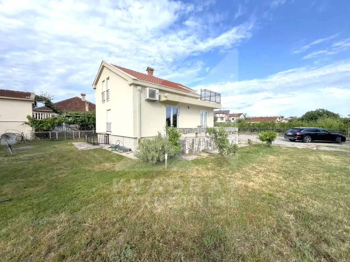Izdavanje, kuća, 80m², Gornja Gorica, Podgorica