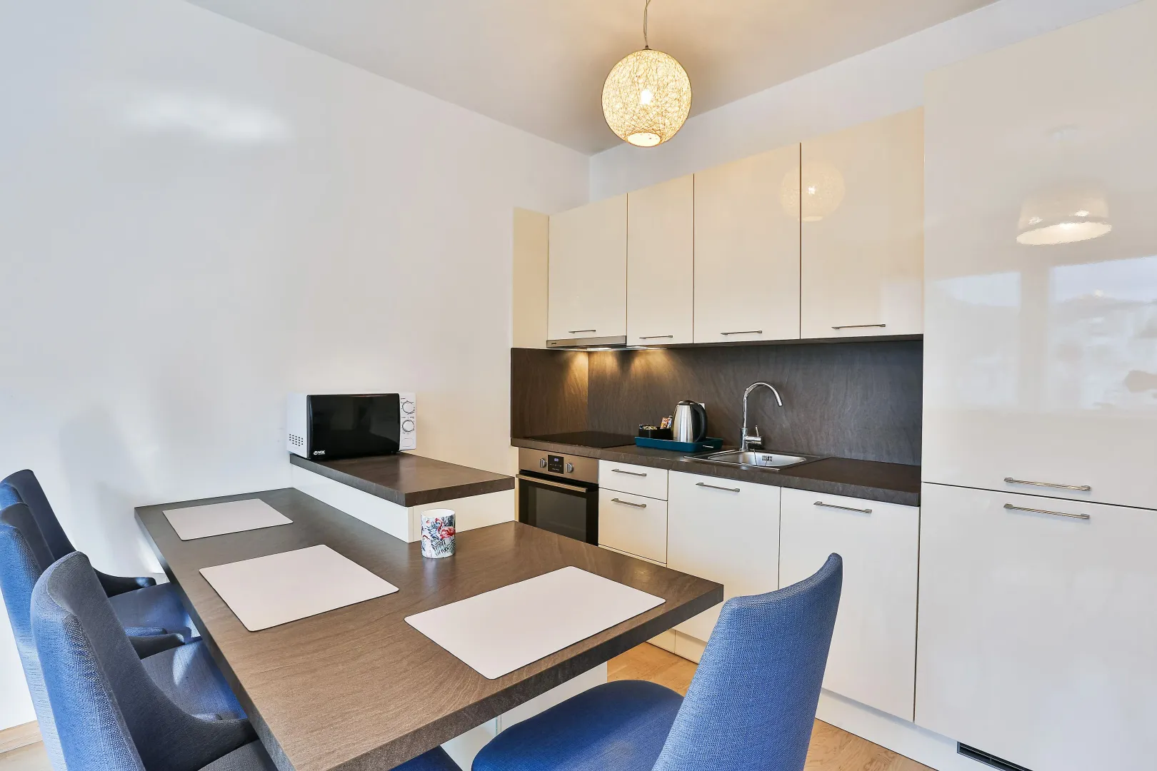 Izdavanje, jednosoban stan, 47m², Budva okolina, Budva