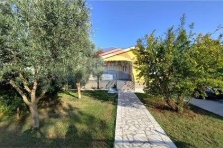 Izdavanje, kuća, 165m², Farmaci, Podgorica - image 2