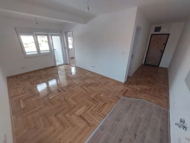 Prodaja, jednosoban stan, 94m², Borča 1, Borča Sve Podlokacije