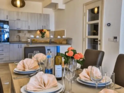 Izdavanje, kuća, 130m², Reževići, Budva - image 10