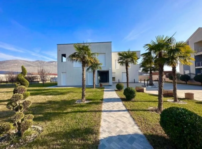 Rent, house, 310m², Karaburško Polje, Podgorica