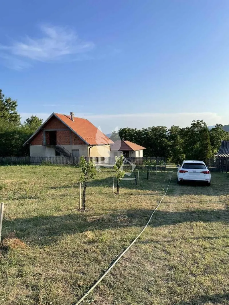 Prodaja, kuća, 226m², Centar, Topola