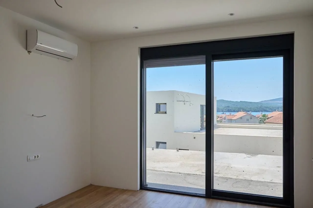 Prodaja, trosoban stan, 93m², Centar, Tivat