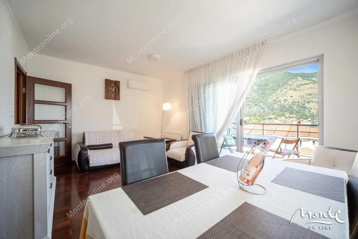 Prodaja, dvosoban stan, 81m², Dobrota, Kotor