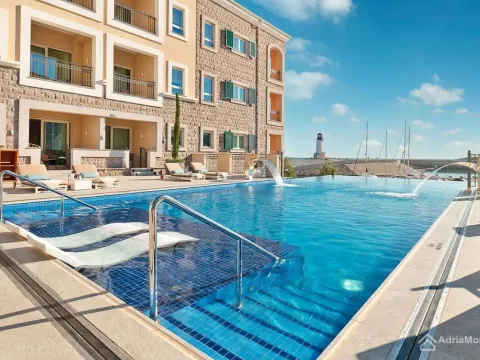 Prodaja, garsonjera, 45m², Luštica Bay, Tivat - image 1