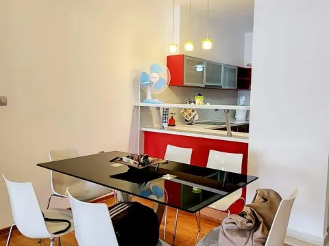 Izdavanje, trosoban stan, 103m², Centar, Budva - image 4